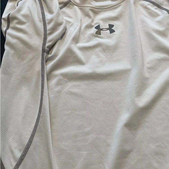 Under Armour Seam Long Sleeve Size Large White/or Very Light Gray W/Gray Stitch - Picture 7 of 7